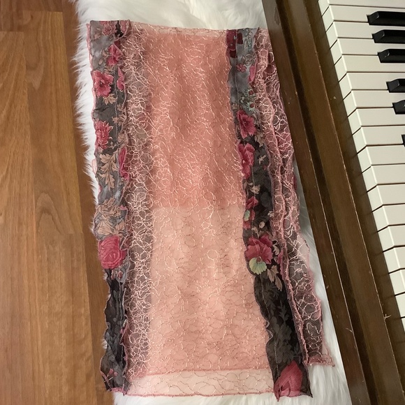 Pink Lace Fancy Scarf Excellent Condition - Picture 13 of 13